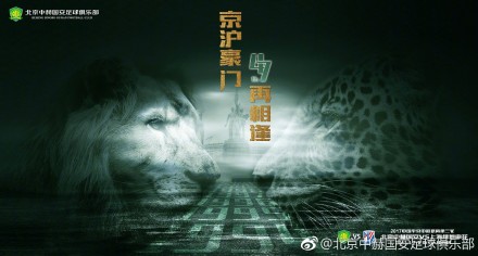 小罗伯特唐尼现身外滩引粉丝疯狂 2018-04-18 4月18日下午,有网友晒出了在上海外滩偶遇小罗伯特唐尼的照片,他戴着米色帽子和墨镜,与同行工作人员边走边聊,状态十分放松。