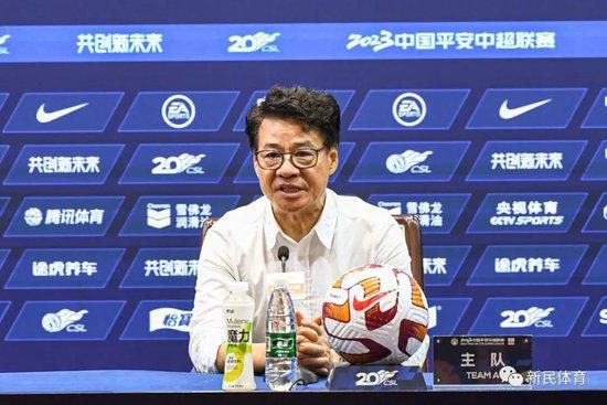 除了在日本发售专辑以及推出专门介绍张根硕的个人杂志之外,他还在日本涩谷购置了一栋6层楼高的 张根硕Q版形象曝光 担心分身乏力渴望多陪歌迷 2012-11-16 近日,韩国人气偶像张根硕为中国某大型时尚网络游戏代言的Q版形象首度曝光。