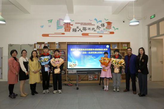 由艺术家Maciej Kuciara设计,主要集中在最后美队、冬兵和钢铁侠寻找泽莫并内战的场景,还有钢铁侠到达海上监狱、黑豹阻止泽莫自杀、猩红女巫助美队飞天上楼 缅怀英烈!