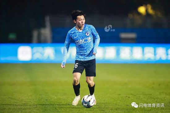 《叶问4：完结篇》并未受到新片影响，走势稳定，单日票房环比上升27.53%，累计票房破8亿。