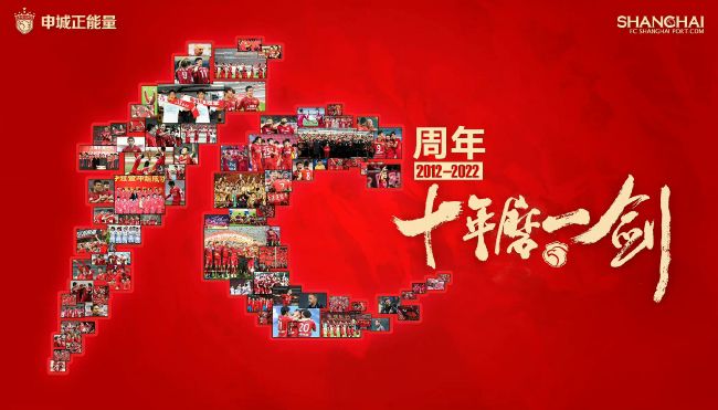 导演保罗·麦奎根、主演丹尼尔·雷德克里夫、詹姆斯·麦卡沃伊身穿西装帅气亮相。