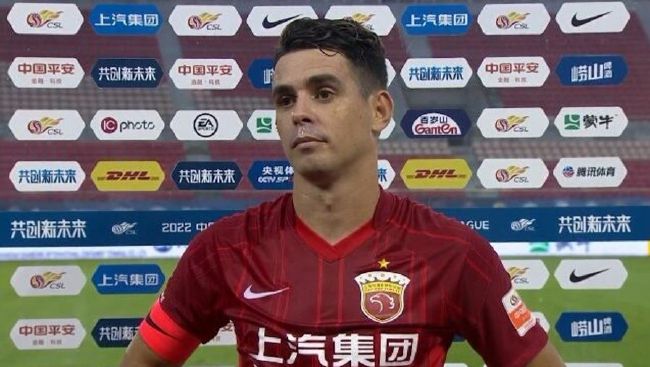 刘德华海量比V照 最爱剪刀手被笑专注卖萌30年 2013-04-15 4月13日晚，第32届香港电影金像奖颁奖礼隆重举行，刘德华作为颁奖嘉宾，在后台与与郑秀文、成龙等明星合影时，摆出剪刀手卖萌。