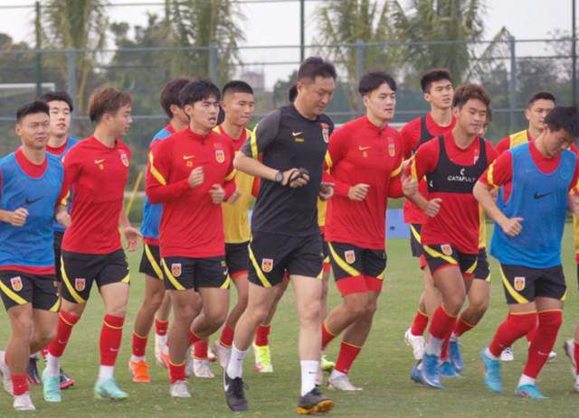 ”去世前几日,琼瑶曾发文悼念亡夫平鑫涛,并附上小诗感叹“不如归去”。