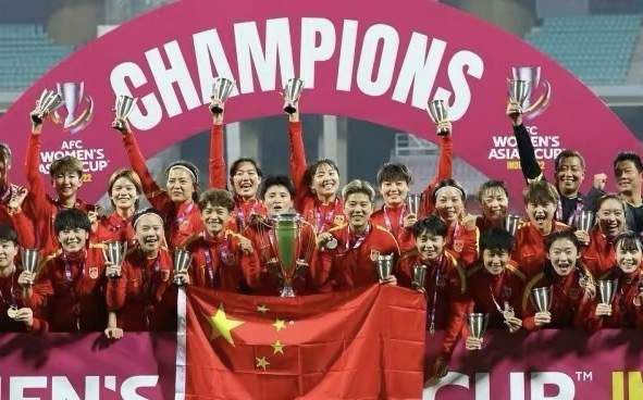 主演新剧《肯尼迪》聚焦著名政治家族 2 堪比时装周!