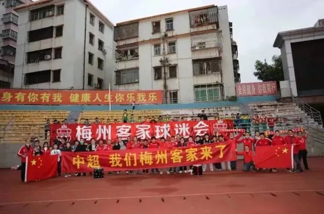 阮经天荣邀制作蜡像 称期待与“自己”见面 2012-01-05 香港杜莎夫人蜡像馆2012年首个新蜡像成员4日首度公布，金马影帝阮经天荣获香港杜莎夫人蜡像馆邀请制成蜡像。