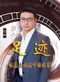 从背后拍到的蒋欣可以看出近减肥效果显著。